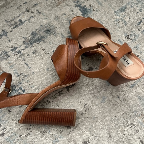 Steve Madden leather tan women's platform heels - Picture 3 of 5